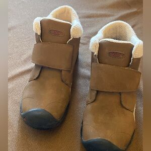 Keen Kid’s Size 4 hiking boots